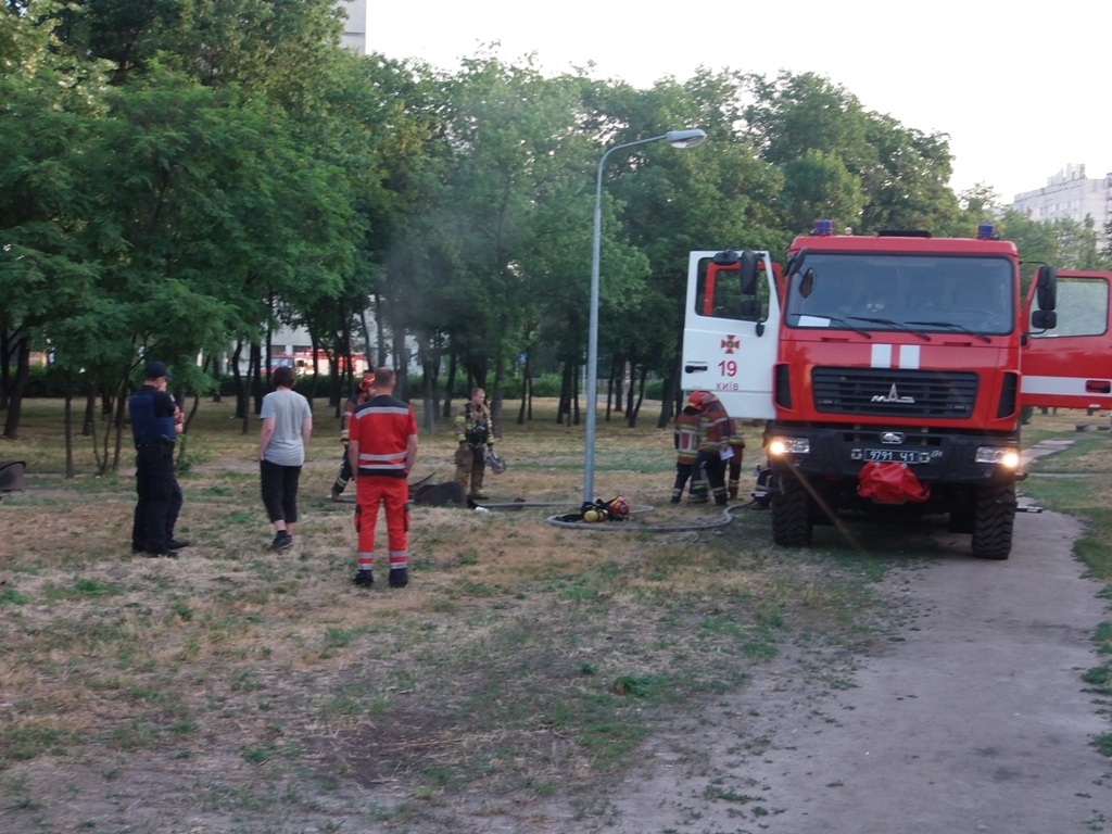 Бездомные устроили пожар в киевской теплотрассе