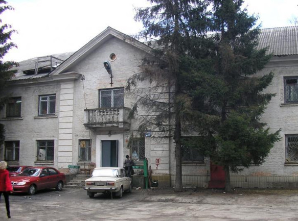 КП “Киевжилспецэксплуатация” намеренно разрушает здание на переулке Игоря Качуровского