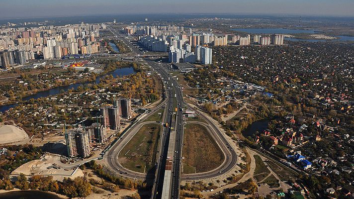 Сегодня во второй половине дня будут ограничивать движение транспорта по проспекту Бажана в Киеве