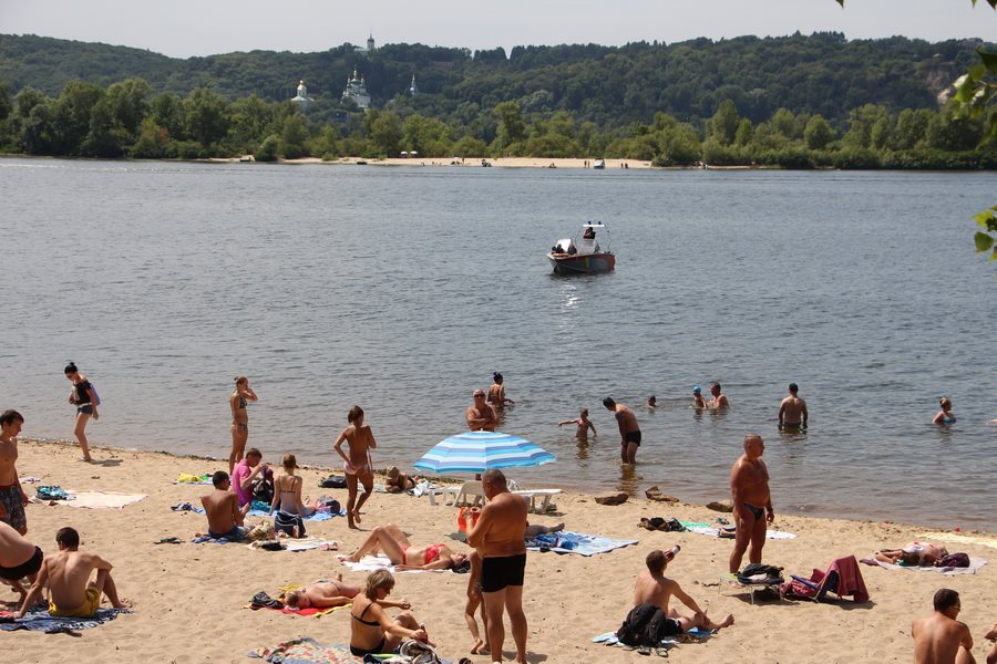 Киевлянам рекомендуют не купаться на трех пляжах