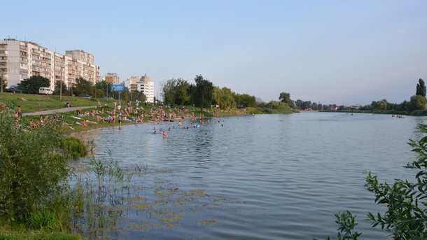 Киевляне возмущены качеством реконструкции зоны отдыха возле озера Радунка