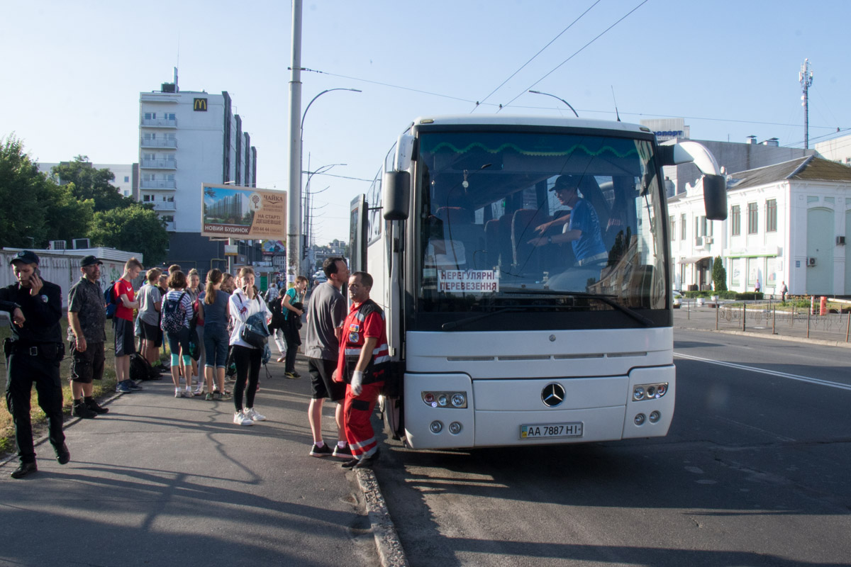 Около Южного вокзала в Киеве за рулем умер водитель автобуса (фото, видео)