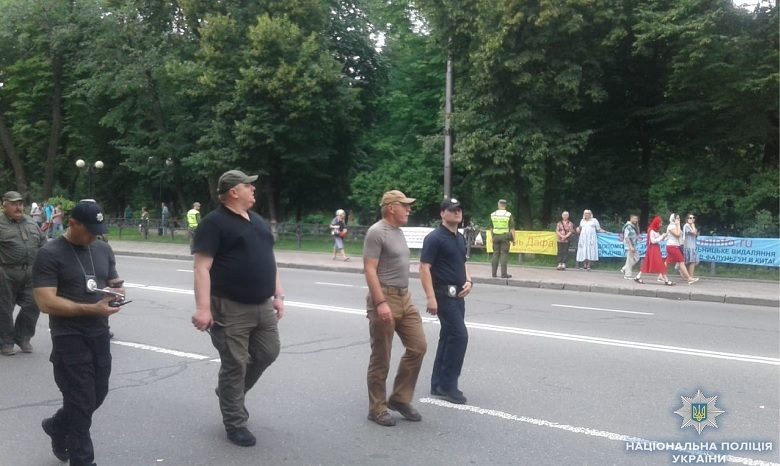 Крестный ход в Киеве: 20 тысяч шествующих и трое задержанных (фото, видео)