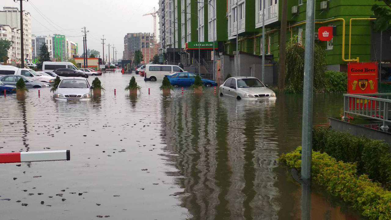 На Киевщине в результате дождей подтопило жилые дома