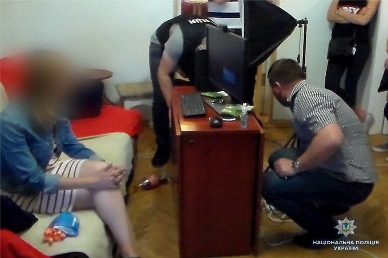 Полиция Киева разоблачила организаторов виртуальной порно-студии (фото, видео)