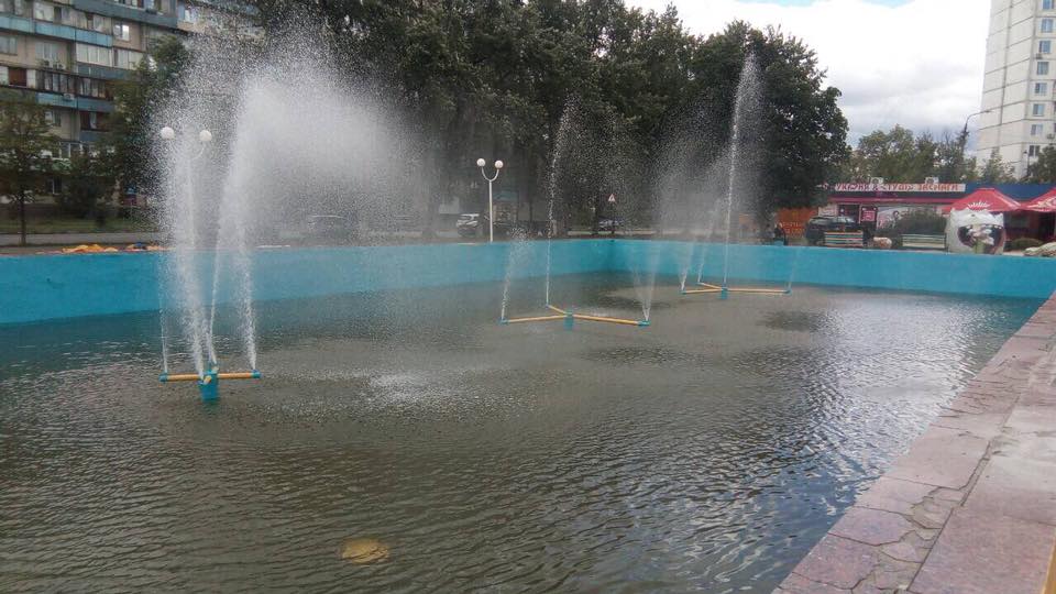 На главной площади Лесного массива заработал фонтан (фото)