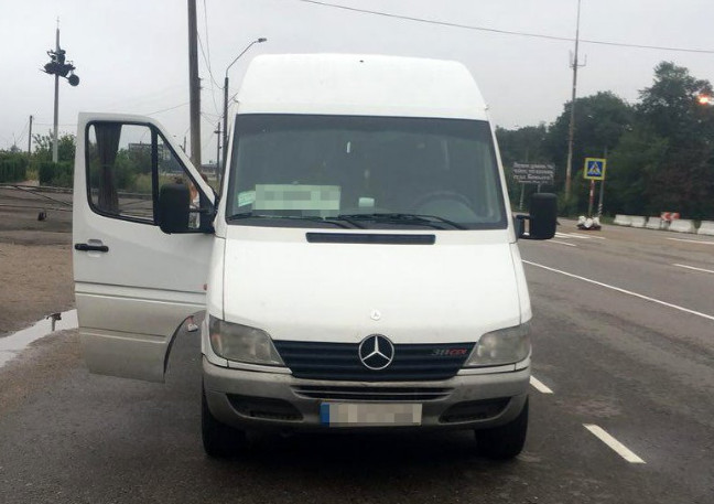 На автодороге Киев-Одесса полиция остановила нетрезвого водителя маршрутки с пассажирами