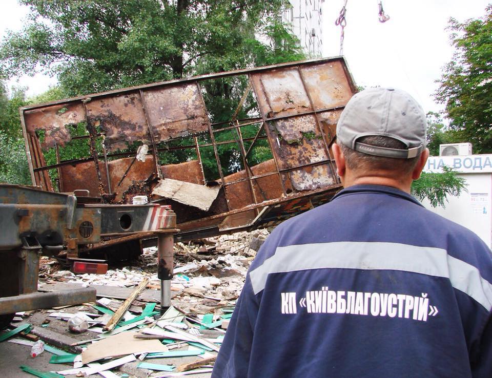 Почти за полтора месяца в Киеве за торговлю алкоголем демонтировано 13 МАФов (фото)