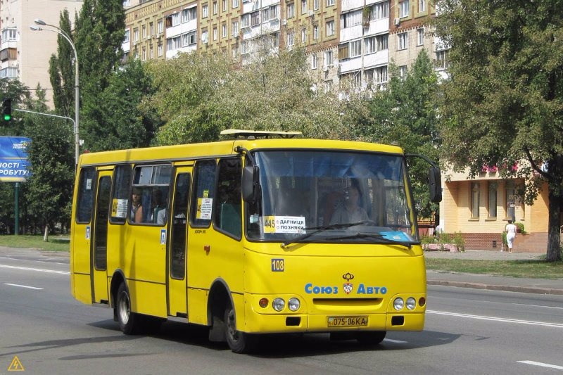 Следом за коммунальным транспортом стоимость проезда в Киеве начали поднимать и частные перевозчики