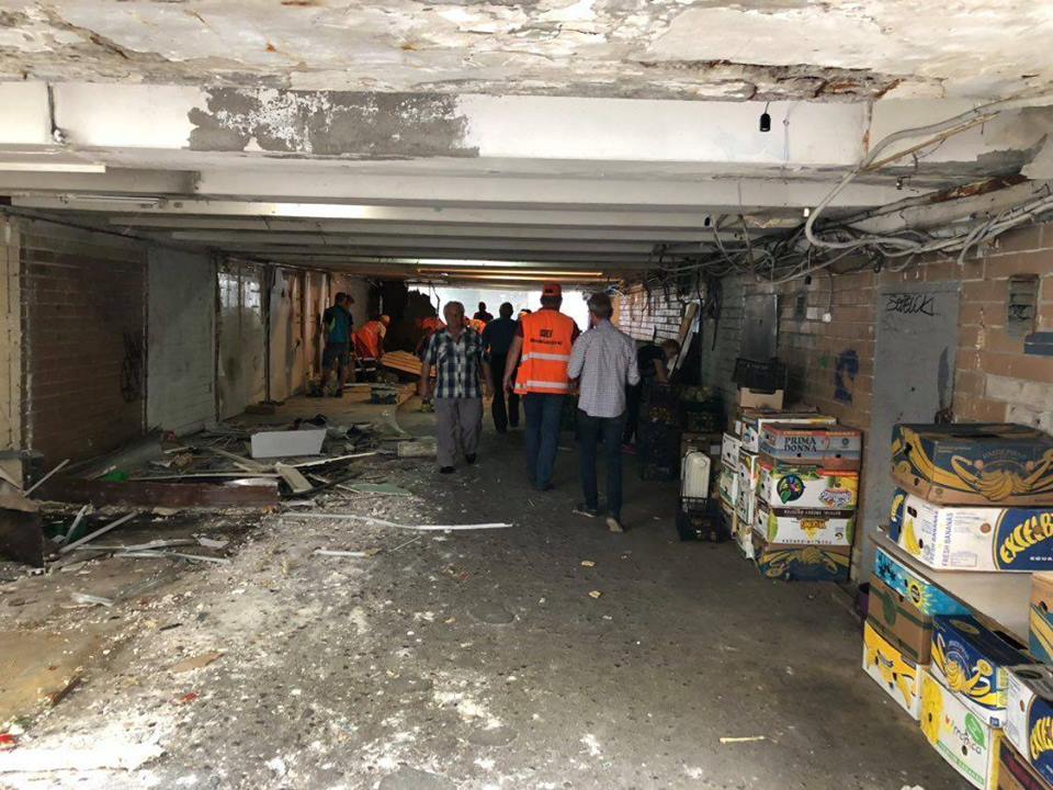На Троещине в Киеве демонтировали торговые места в подземном переходе (фото)