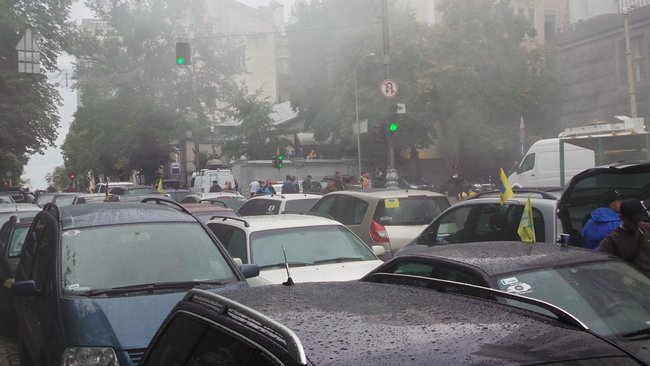 Из-за митинга в центре Киева заблокировано движение четырех маршрутов общественного транспорта (фото)