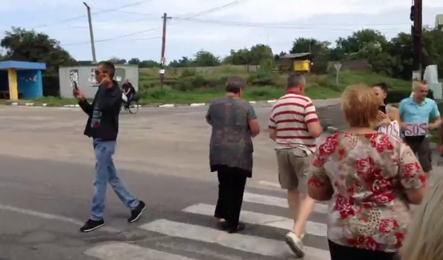 В одном из сел Обуховского района местные жители перекрыли автотрассу (видео)
