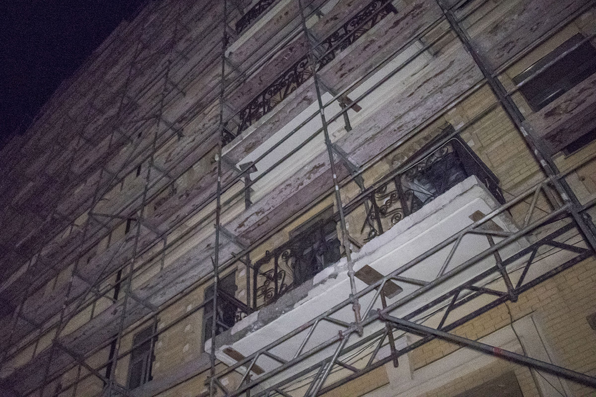 Рано утром на бульваре Шевченко в Киеве горело здание бывшей гостиницы