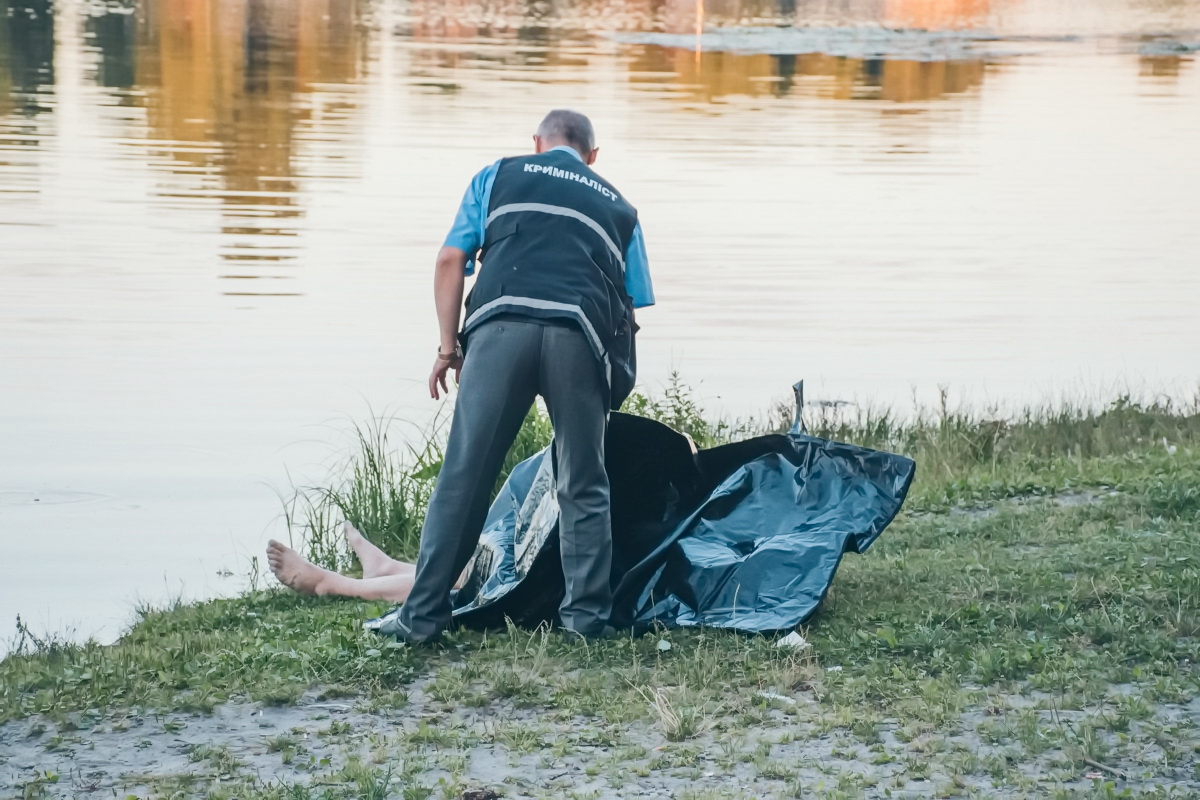 В Галерном заливе в Киеве утонул мужчина (фото)