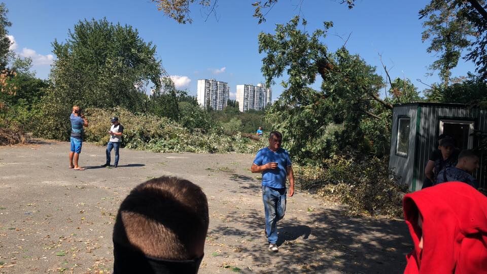 В Киеве второй день продолжаются столкновения из-за строительства ЖК на территории Протасового Яра