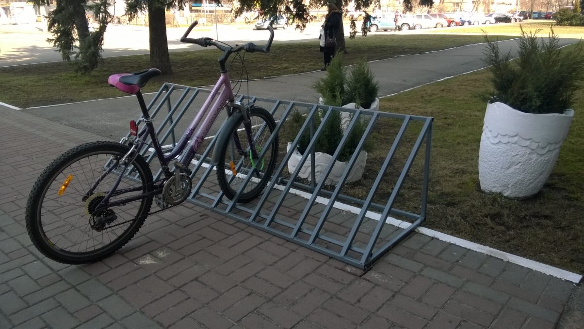 Обещанных еще в прошлом году велопарковок в Киеве до сих пор нет