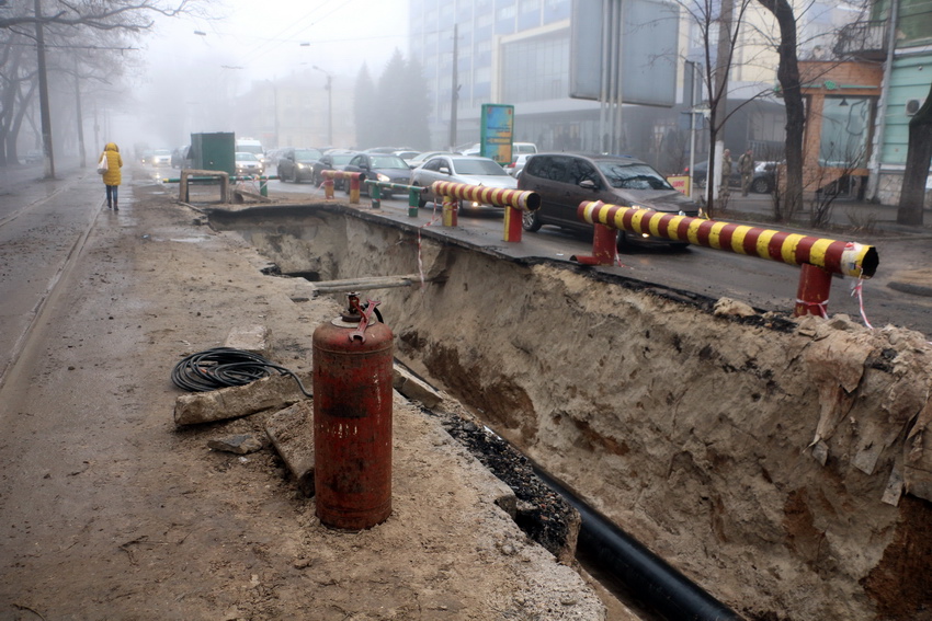 Почти год будут ограничивать движение транспорта на Большой Окружной и проспекте Глушкова в Киеве