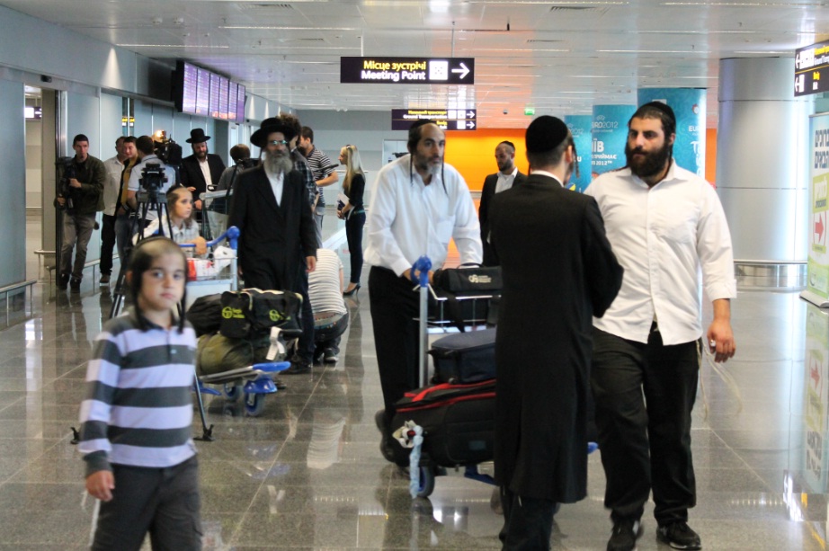 Для прибывающих в Украину паломников-хасидов в аэропорту “Борисполь” откроют терминал “В”