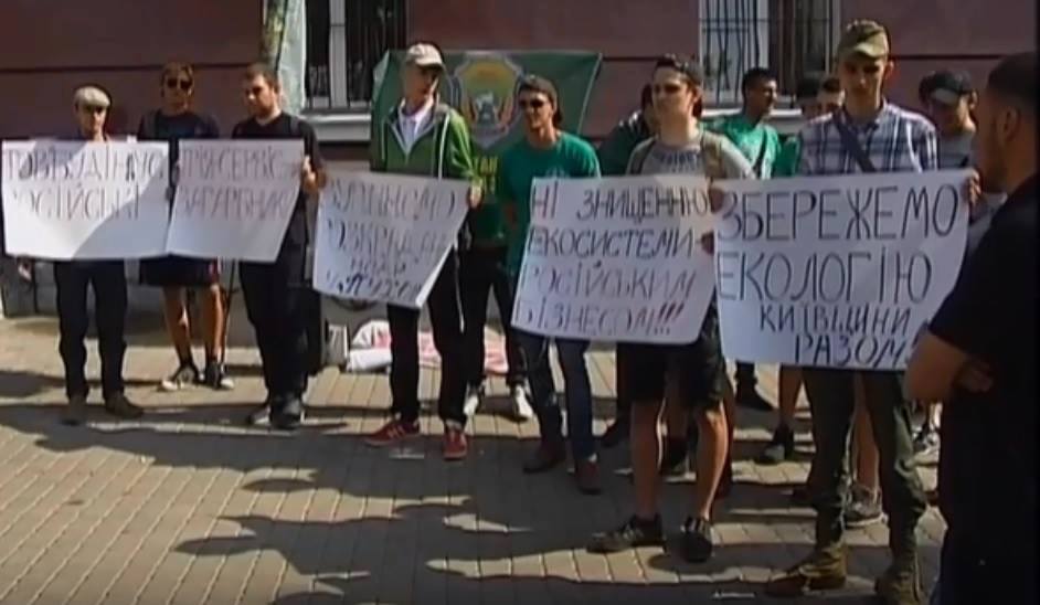 Активисты требуют остановить незаконную добычу песка на Киевщине (видео)