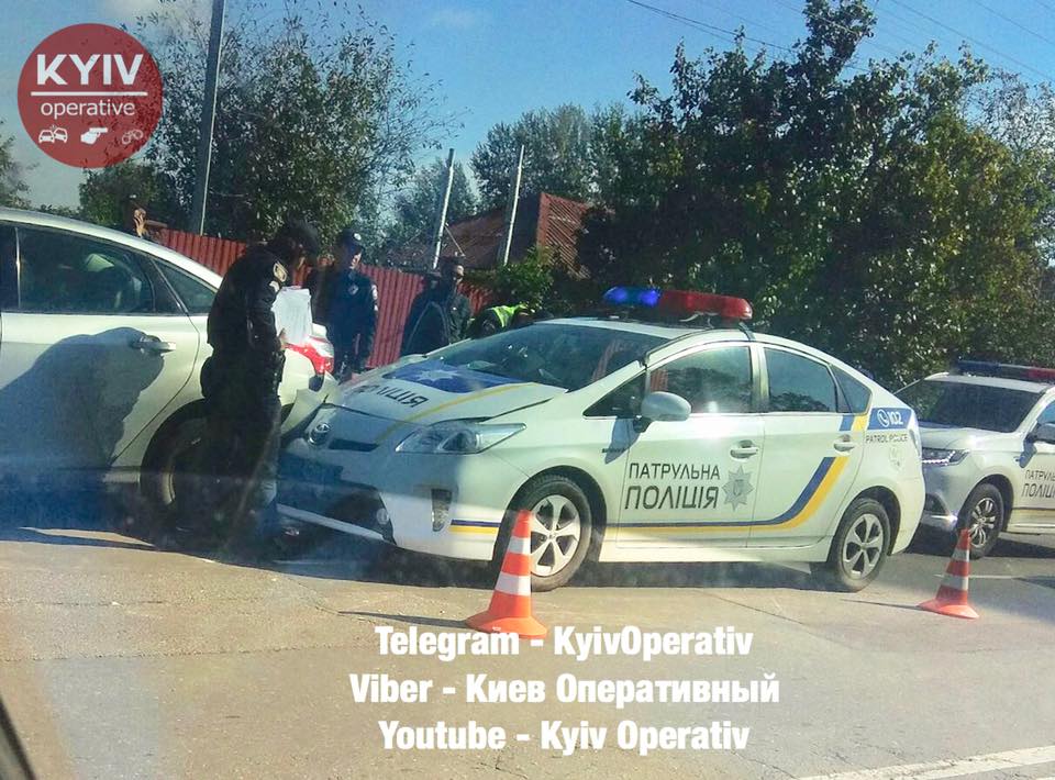 В Борисполе патрульный автомобиль протаранил легковушку (фото)