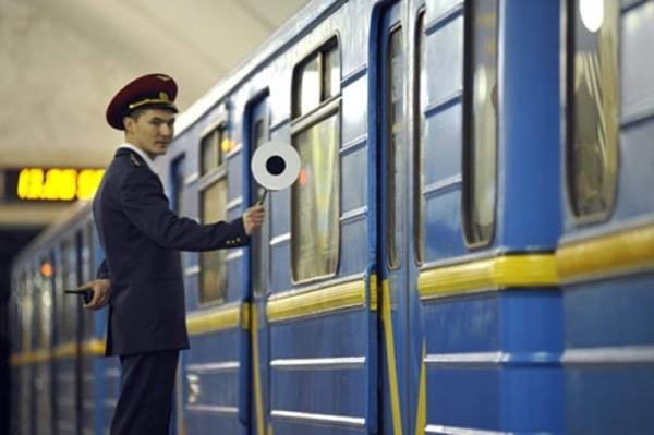 Сегодня вечером в Киеве могут ограничивать вход на три станции метрополитена