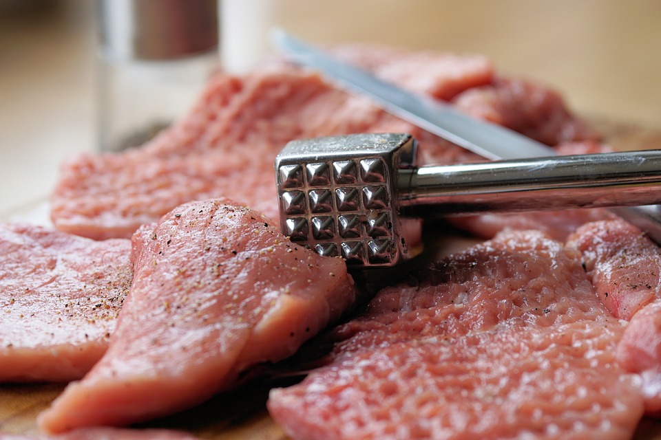 В двух детсадах Святошинского района обнаружено некачественное мясо