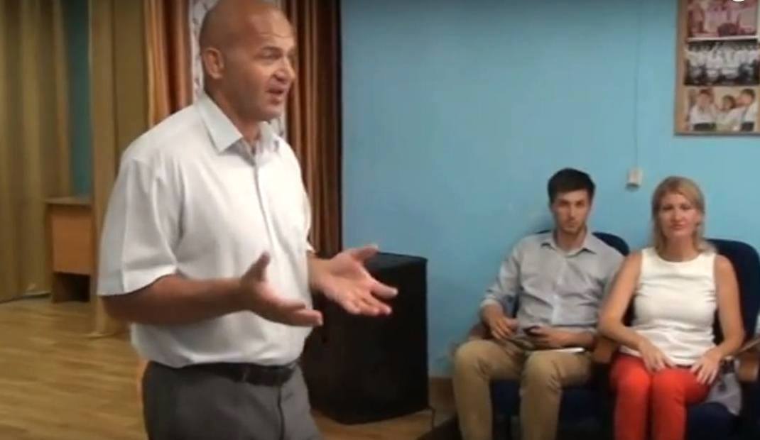 Нардеп Кононенко пообещал построить еще одну спортивную площадку для школьников села Калиновка (видео)