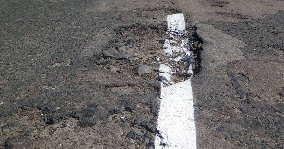 Замдиректора частного предприятия подозревают в присвоении почти 800 тысяч гривен на ремонте дороги в Вышгородском районе Киевщины