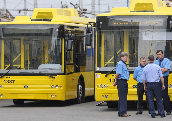 На выходных ярмарки изменят маршруты столичных троллейбусов № 34, 37А и автобусов № 6, 31, 61 (схемы)