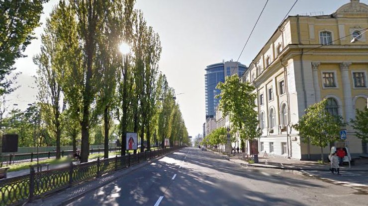 На бульваре Шевченко в Киеве обустраивают полосы общественного транспорта