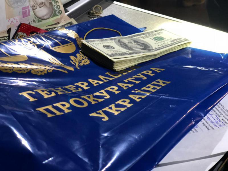Прокурор ГПУ “погорел” на взятке в 15 тысяч долларов (фото)