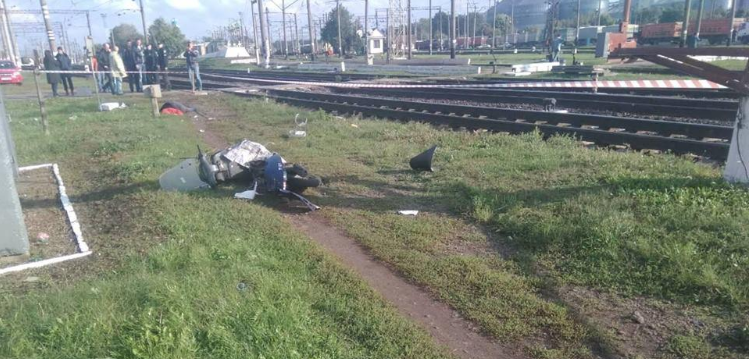 На Киевщине женщина на мопеде попала под поезд