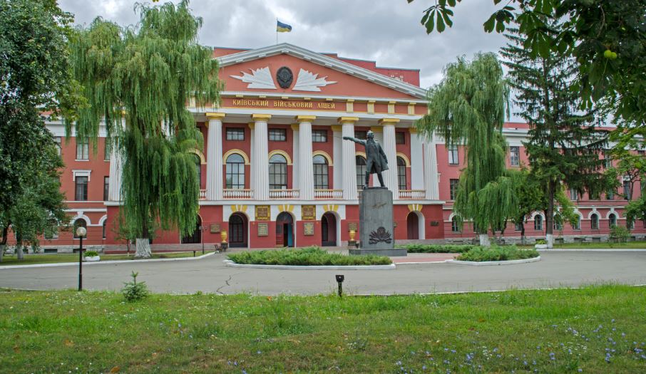 Чтобы снести памятник Суворову, в Минобороны предлагают принять закон о запрете пропаганды российского режима