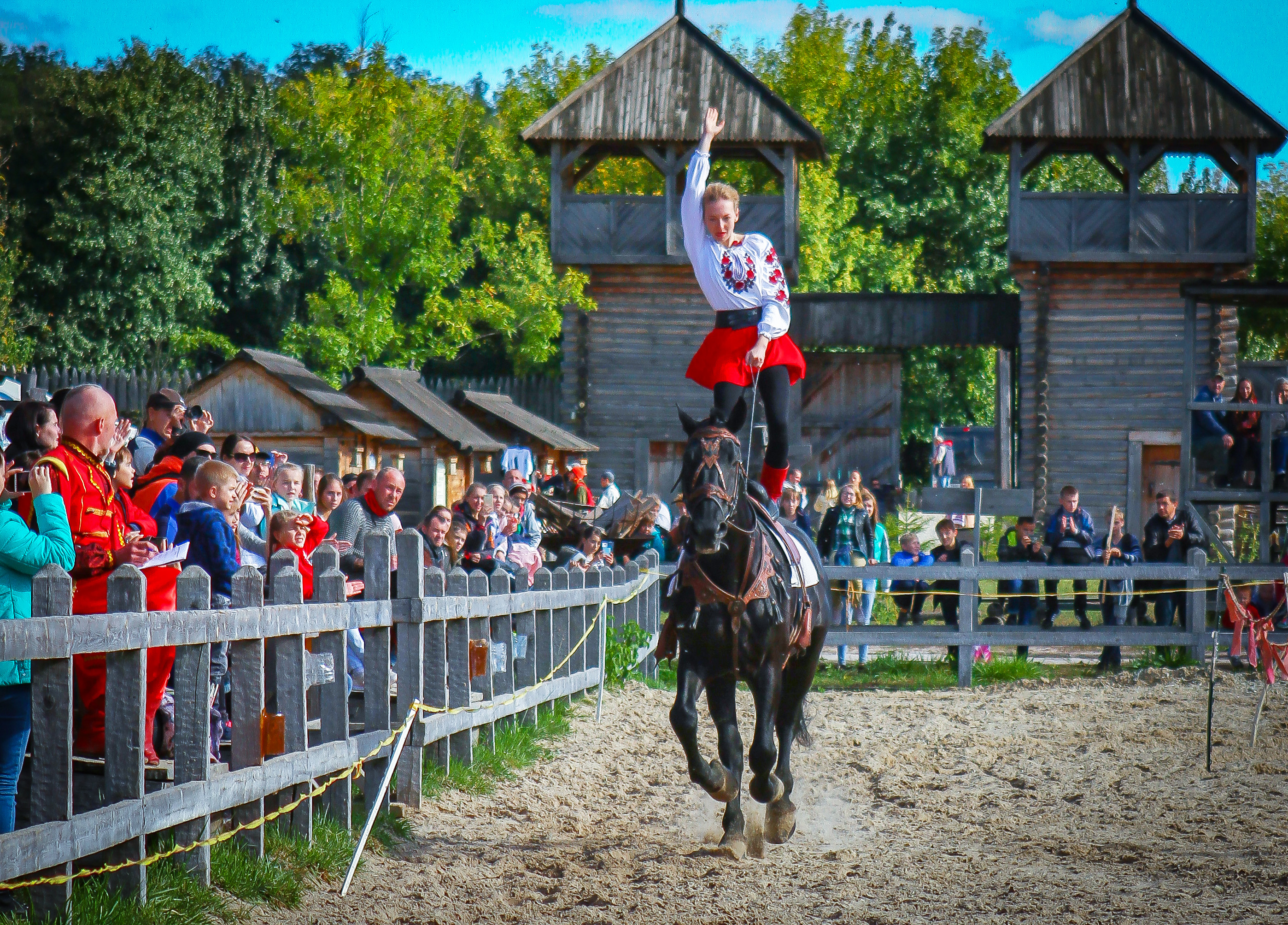 Под Киевом состоялся фестиваль конно-трюкового искусства “Кентавры”