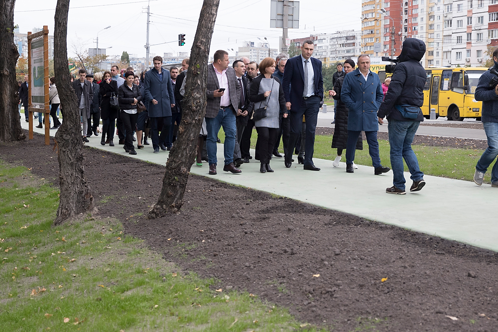 Кличко открыл первую очередь нового современного парка на Троещине