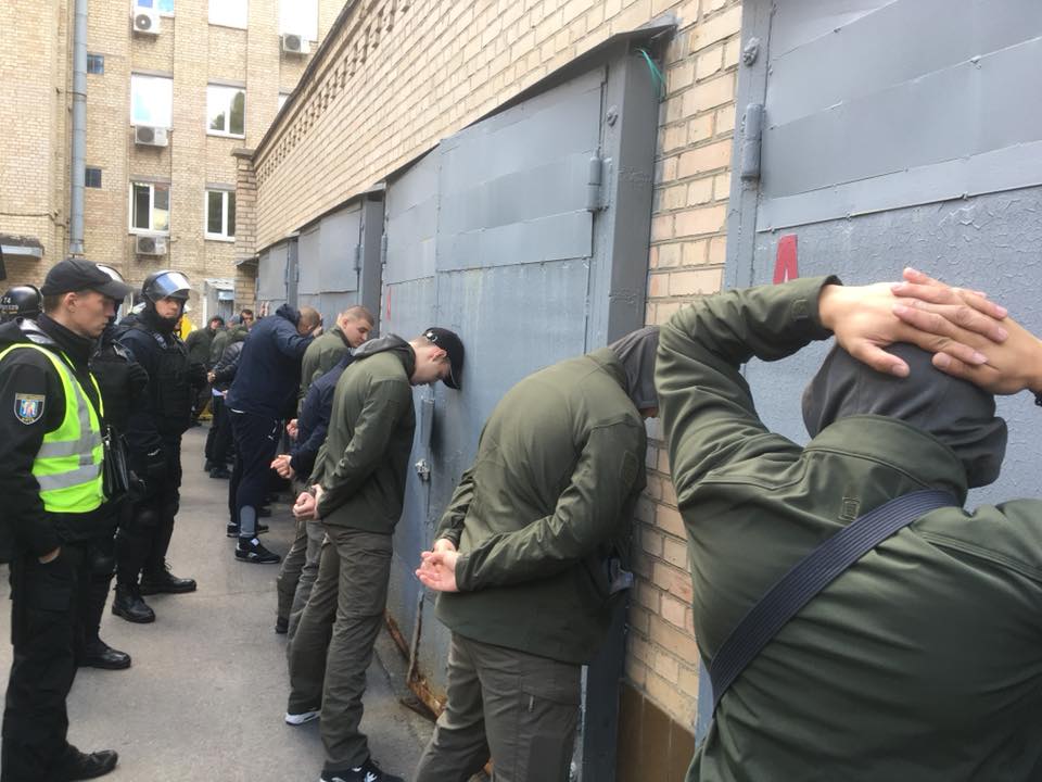 Сергея Гусовского облили зеленкой и забросали яйцами возле Киевсовета (фото, видео)
