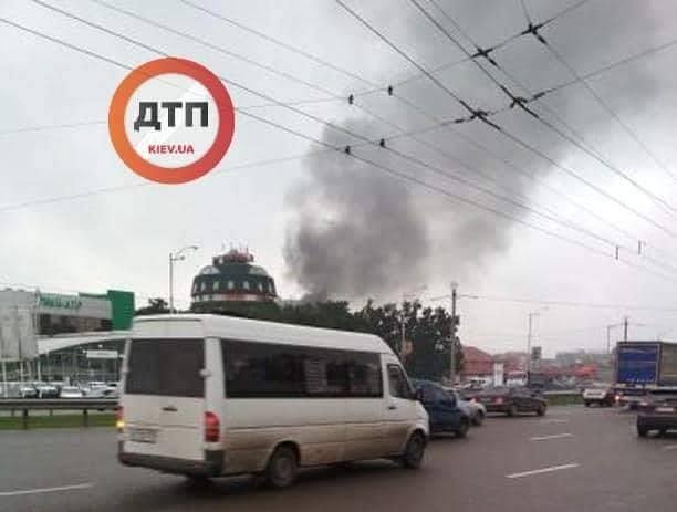 На Окружной в Киеве горит отель “Тиса” (фото)