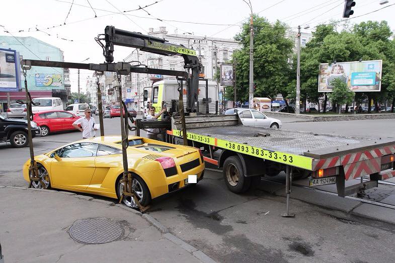 Киевляне будут платить в три раза дороже рыночных цен за принудительную эвакуацию своих авто