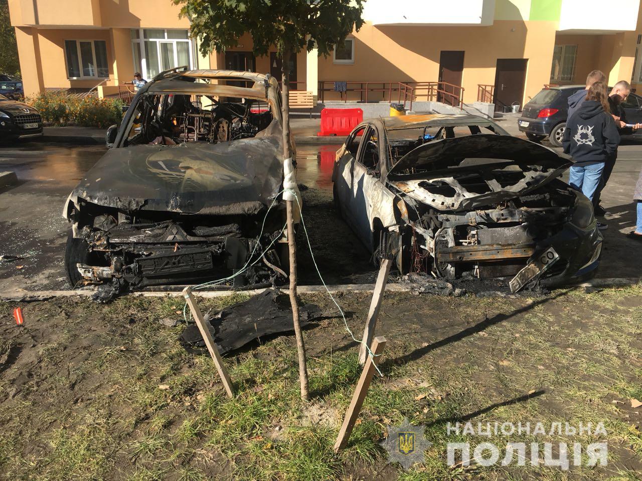 В Коцюбинском из-за поджога пострадали 7 автомобилей (фото, видео)