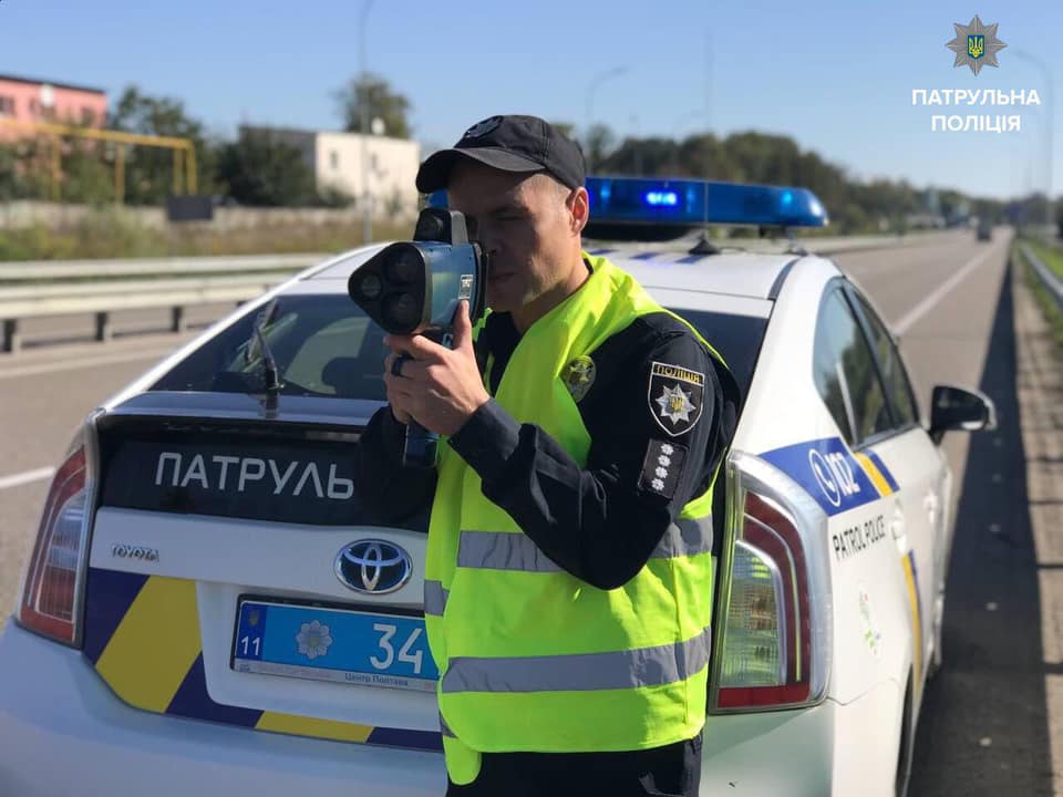 С сегодняшнего дня полиция начинает штрафовать водителей за превышение скорости