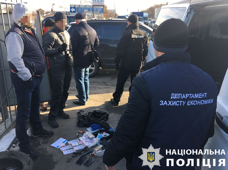 В Киеве за взятку в 275 тысяч гривен задержали чиновника госпредприятия