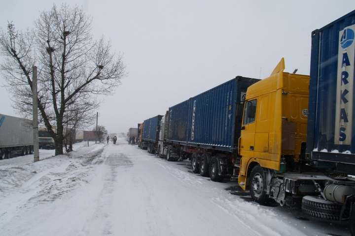 Водителей крупногабаритного транспорта предупредили о возможном запрете въезда в город