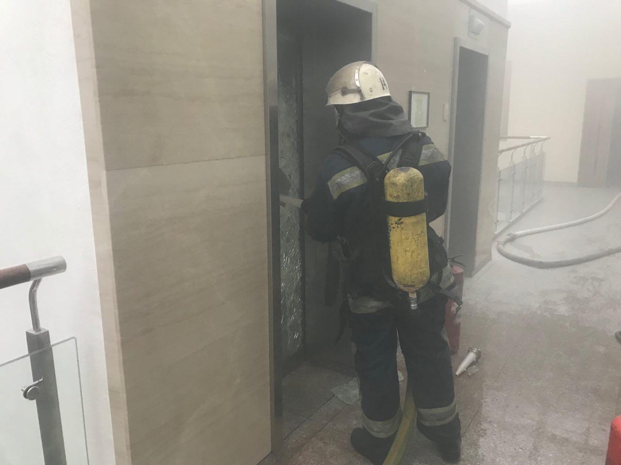 В здании Минфина произошел пожар: сотрудников эвакуировали (фото, видео)