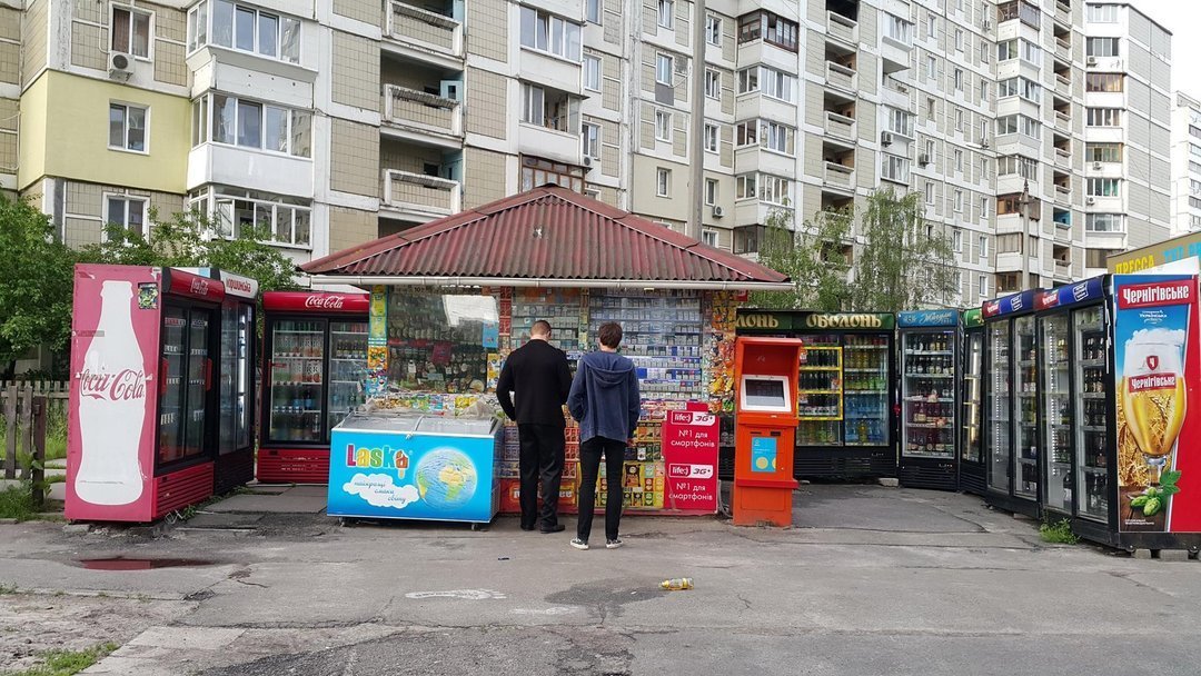 В Киевсовете хотят запретить размещать в центре столицы холодильники около МАФов