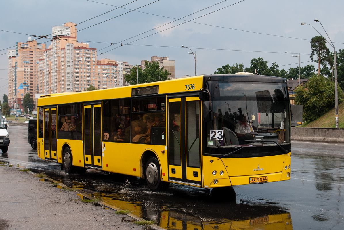 С завтрашнего дня в Киеве будет изменена работа двух автобусов (схема)