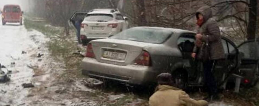 Первый снег в Киеве: столица в пробках, десятки ДТП, общественный транспорт курсирует с задержками