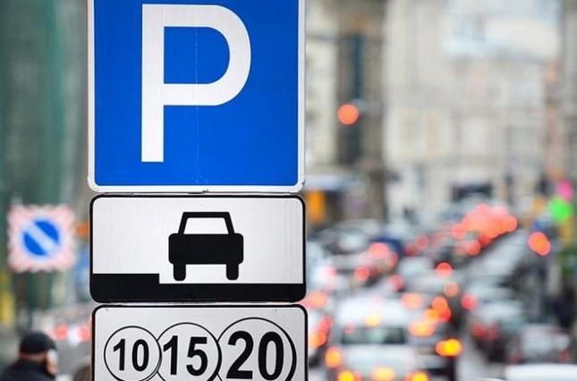В Киевсовете решили увеличить количество платных парковок и создать перехватывающие парковки у станций метро