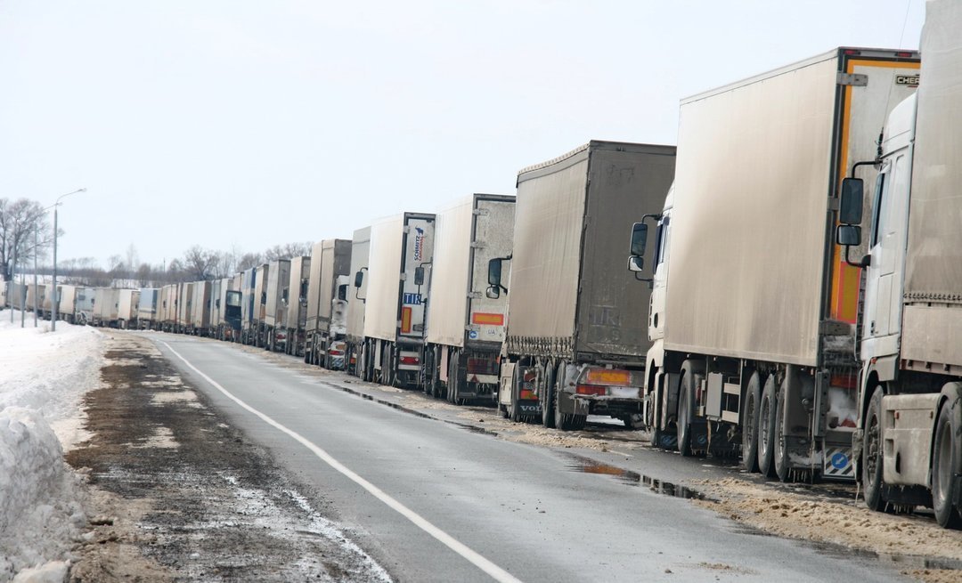В Киеве не работает ограничение на въезд многотоннажных грузовиков – депутат