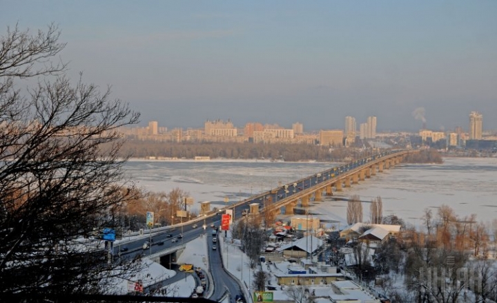 В ночь на воскресенье столичный мост Патона полностью перекроют