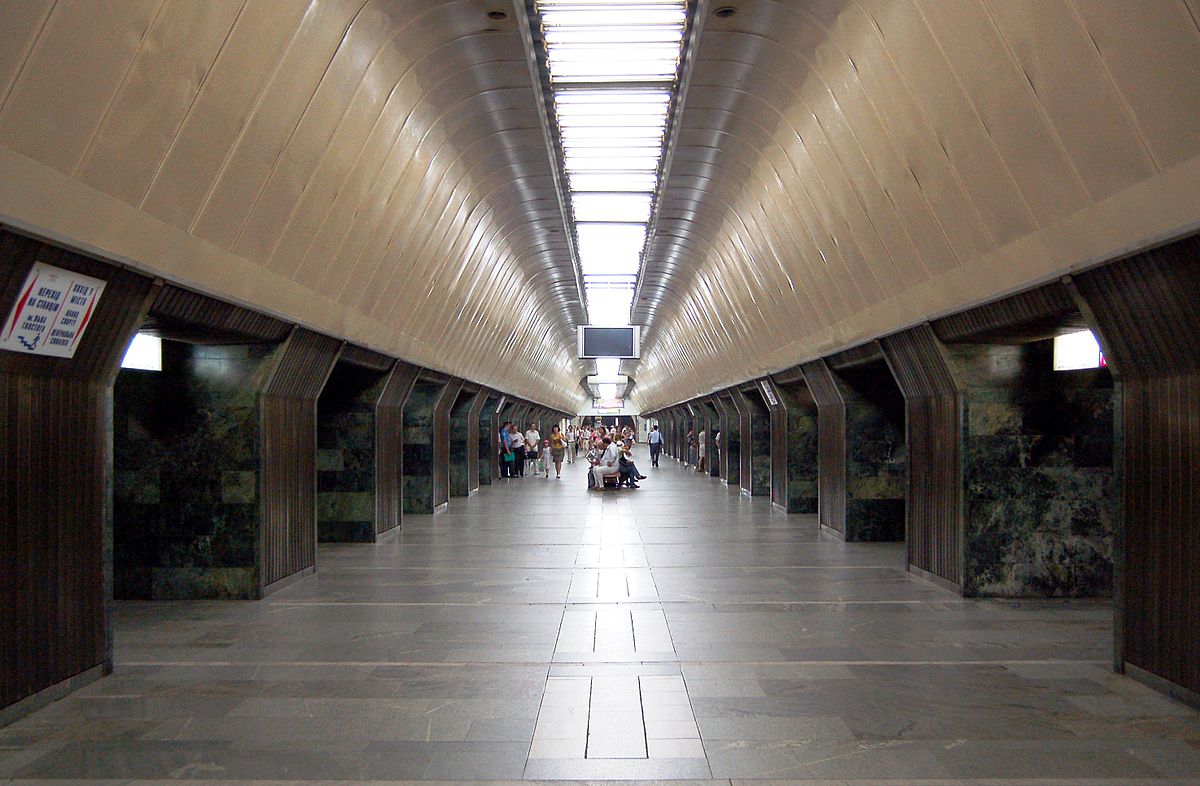 Завтра может быть изменена работа трех станций киевского метрополитена